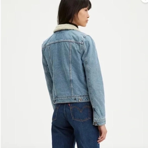Levi’s Original Sherpa Trucker Jacket - Picture 2 of 6